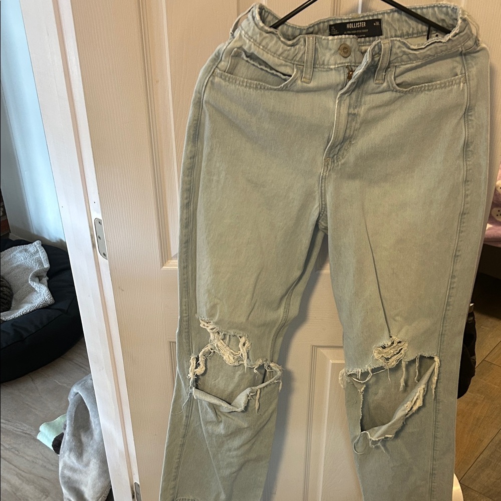 HOLLISTER Women's Light Blue Ripped Jeans- SIZE 2L/w26L